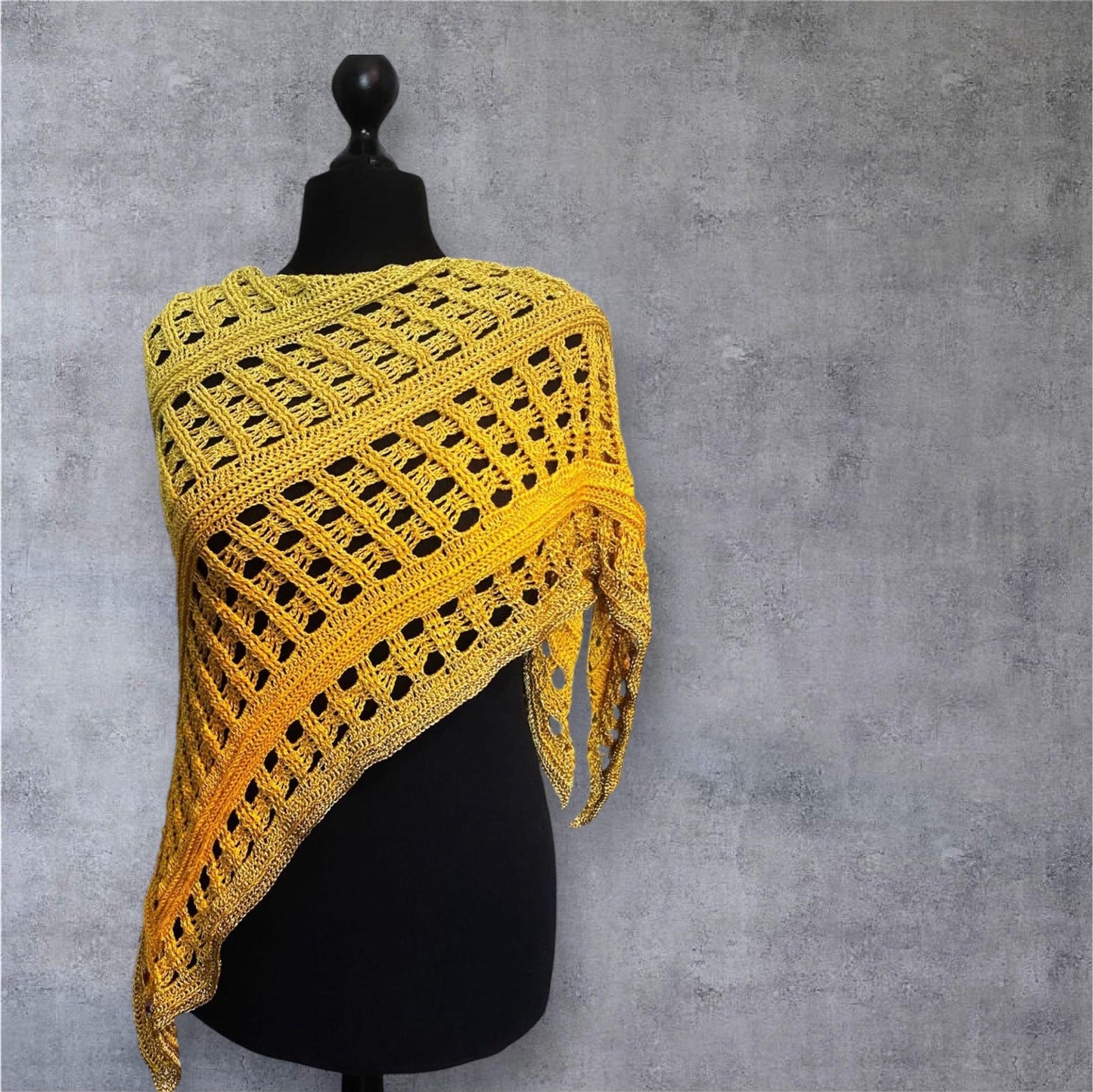 Crochet pattern for the Nan Laur shawl